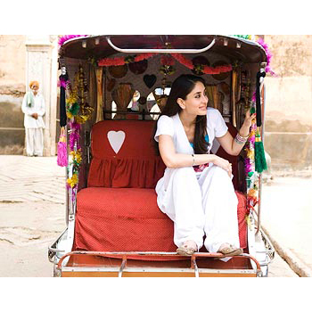 Kareena Kapoor joins the list of actors who ride an autorickshaw in their movies
